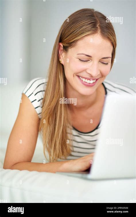 Meme online hi-res stock photography and images - Alamy