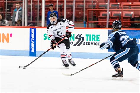 Womens Hockey Extends Win Streak To Seven Games Runs Away From Holy Cross 6 1 The Huntington