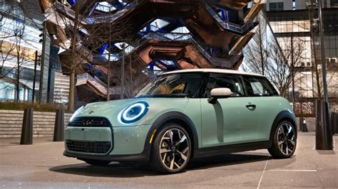 2025 Mini Cooper S Hardtop: More Power, More Retro - Kelley Blue Book