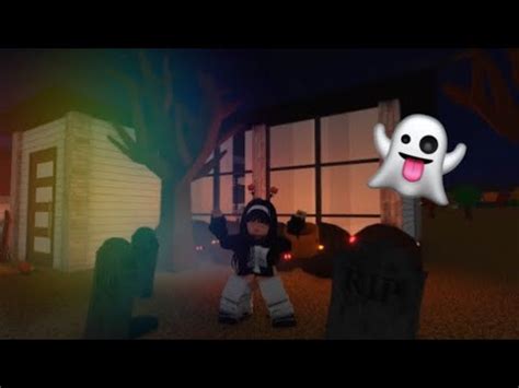 Viendo la Nueva Actualización de Halloween en Bloxburg y Decorando mi