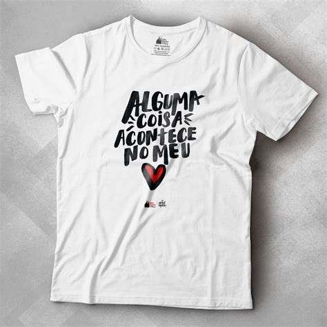 Alguma Coisa Acontece No Meu Coração - Camiseta Alguma Coisa Acontece no meu Coração by Lucas Motta - São ...