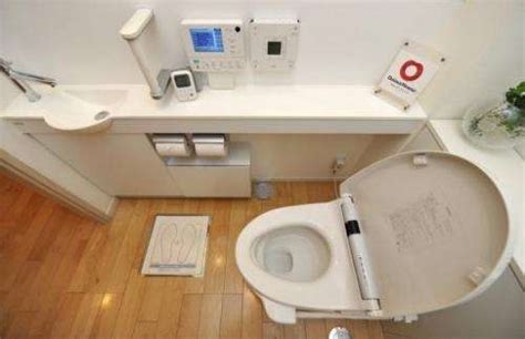 Japan high-tech toilet maker eyes global throne