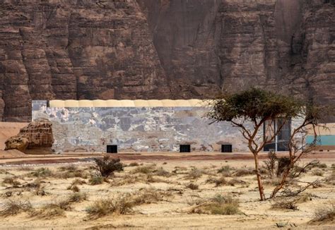 The shimmering mirrored building that vanishes into the desert | CNN