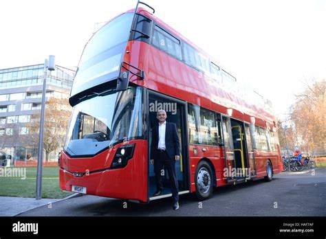 Bürgermeister Von London Sadiq Khan Präsentiert Die Weltweit Erste