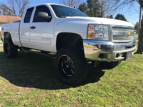 Chevrolet Silverado 1500 Custom Wheels 20x10 0 Et 25 Tire Size 35x12 5 R20 X Et