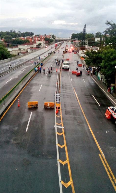 Socavón provoca cierre de Paso Express de Cuernavaca El Segundero