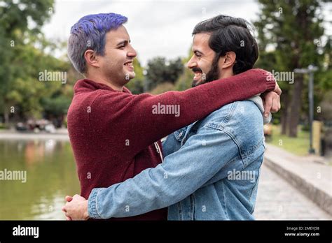 Giovani Gay Immagini E Fotografie Stock Ad Alta Risoluzione Alamy