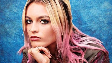 Barbie La Star Di Sex Education Emma Mackey Con Margot Robbie Nel Cast Del Film