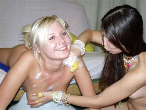 Real Lesbian Pics Girls Going Bi With Friends
