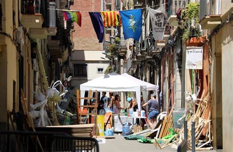 Locals get crafty ahead of Barcelona s Festes de Gràcia