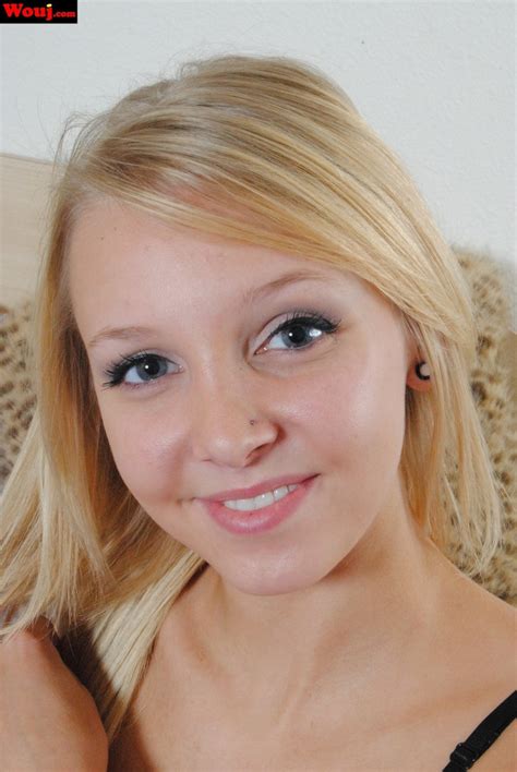 Amazing Blonde Chick Showing Her Nice Round Ass While Posing Photos