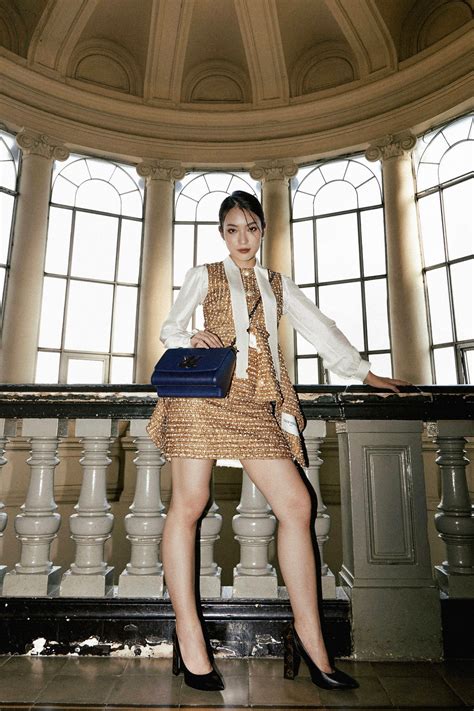 Hot Girl Th Ti Ng G Y Th Ng Nh V I Nhan S C Th Ng H Ng B O Tri Th C V Cu C S Ng Tin