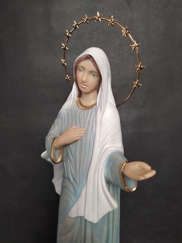 Imagem Nossa Senhora Rainha Da Paz De Medjugorje 30cm Resina