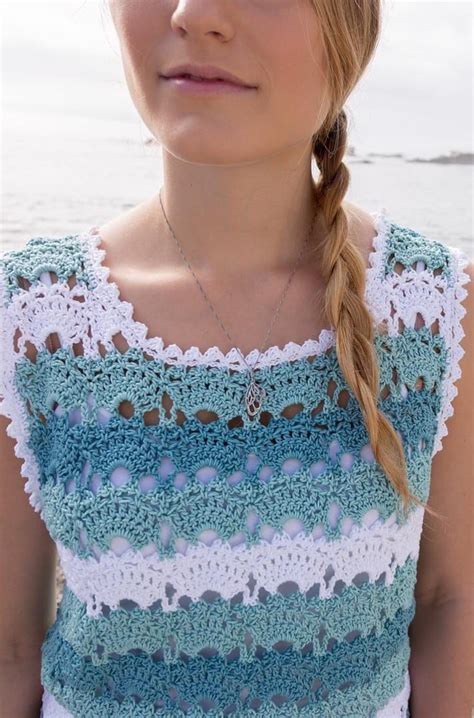 Красивые и стильные модели топа крючком и идеи дизайна