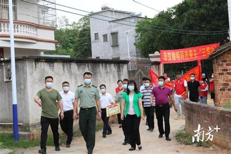 赖明，您荣立三等功的喜报已送到高州谢鸡镇家中！军属军人邱茜