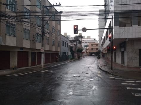 Rua Santo Antônio tem trecho interditado para obras em Juiz de Fora