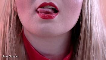 MILF Blonde Showing Pussy XNXX