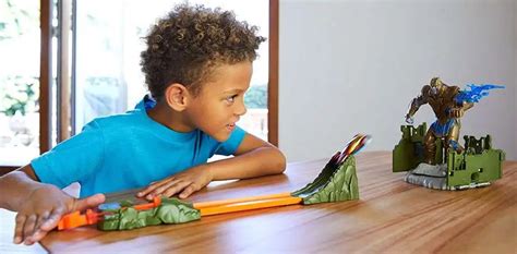 Hot Wheels Avengers Vs Thanos Showdown Play Set Mattel Toywiz