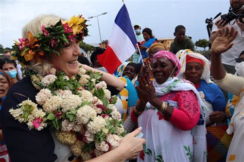 Peste N Gre Marine Le Pen Se Dit En Opposition Flagrante Avec L