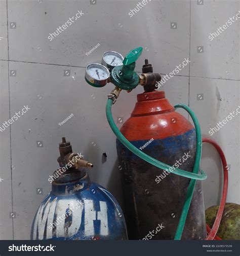 Gas Cylinder Welding Work Stock Photo 2228573539 | Shutterstock