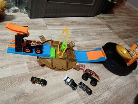 Трек Хот Вілс Трюки в шині серії Hot Wheels Monster Trucks GVK грн Машинки Суми на Olx