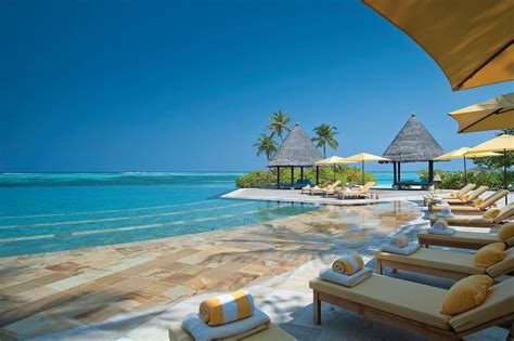 Four Seasons Resort Maldives at Kuda Huraa Pool Pictures & Reviews ...