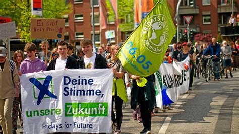 Fridays For Future Demonstriert In Ahrensburg