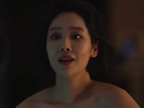 Nhan sắc Cha Joo Young bán nude trong phim có Song Hye Kyo