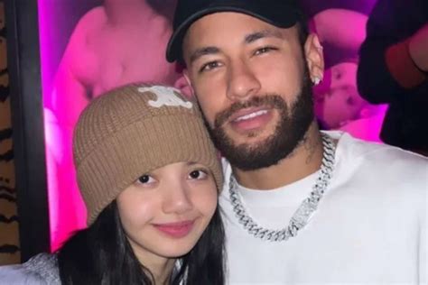 Neymar O Primeiro Homem A Aparecer No Insta De Lisa Do Blackpink