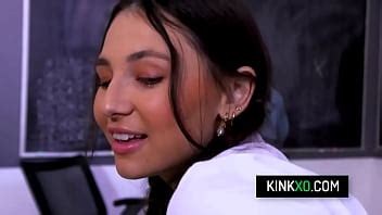 Une prof de MILF chaude baise avec ses élèves Liz Jordan Lizzie Love