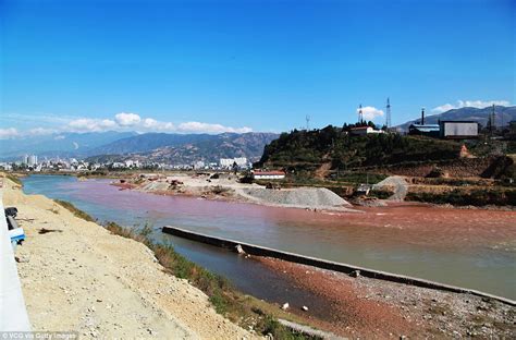 Bright green Chinese Anning River in Sichuan turns blood red mixing with Sunshui River | Daily ...