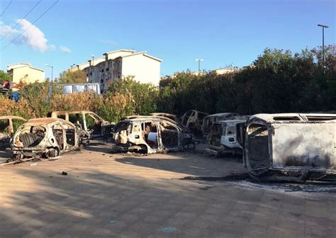 Reggio Calabria Rinvenute Ad Arghill Carcasse Di Auto Incendiate