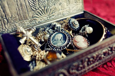 Why Antique and Period Jewellery Is The Latest Craze Among Asian ...