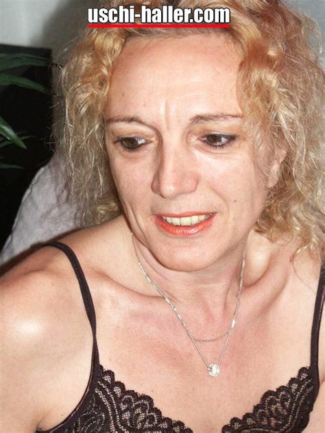 Older Blonde Lady Ines Takes A Bath Before Modelling In The Buff CoedCherry