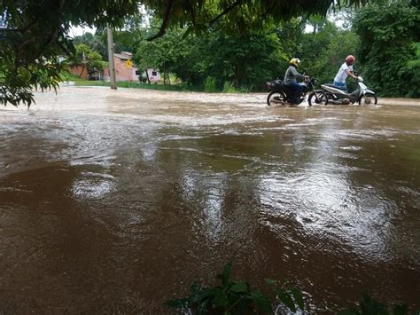 Chuva Intensa Deixa Avenidas Embaixo D Gua E Condutores De Ve Culos No