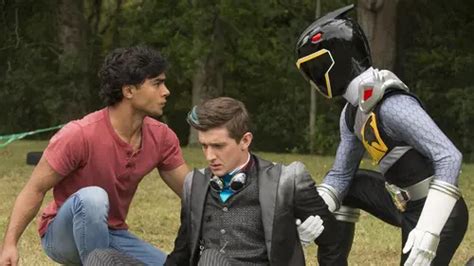 Power Rangers Dino Super Charge Série où regarder TV Replay Streaming