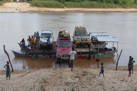 Voyage En Groupe Descente Tsiribihina Voyage Madagascar Agence De