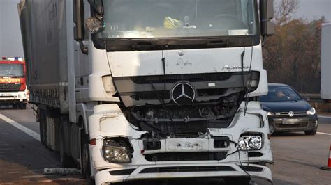 Fotos Walldorf Unfall Mit Zwei Lkw Zwischen Rastanlage Hockenheim