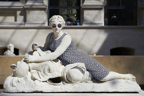 Античные статуи в современной одежде | Statue, Art parody, Classic ...