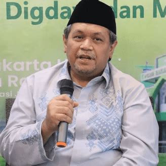 Profil Ustadz Dr Kh Muhammad Faiz Syukron Makmun