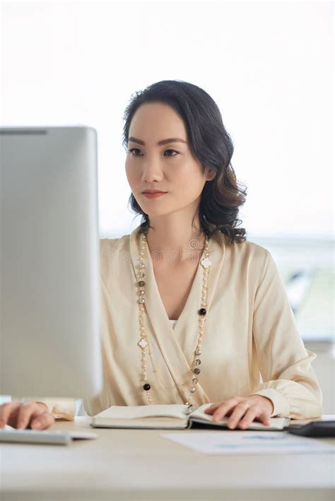 Female Entrepreneur Stock Photo Image Of Reading Table 117374806