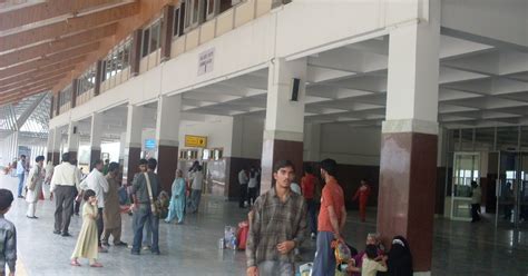 CHINAR SHADE : SRINAGAR RAILWAY STATION