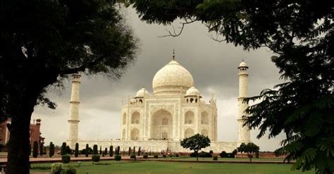 Taj Mahal Is Turning Brown And Green And Here Is How It Can Be Fixed