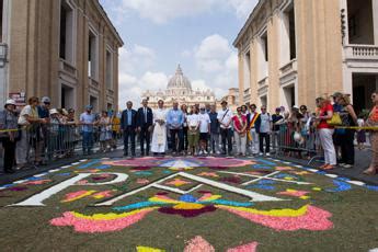 Roma Tripudio Di Colori Per Infiorata Storica E Pro Loco A Via