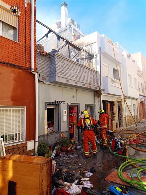 Muere Una Mujer En El Incendio De Una Vivienda Llena De Enseres En