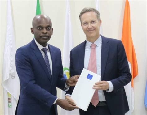 Diplomatie Le Nouvel Ambassadeur De Lue Au Togo Gwilym Jones A Pris