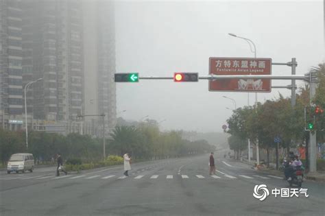 雾蒙蒙湿漉漉 广西南宁雾天回南天齐登场 天气图集 中国天气网