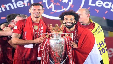 محمد صلاح يخطف الأضواء بعلم مصر في ليلة تتويج ليفربول