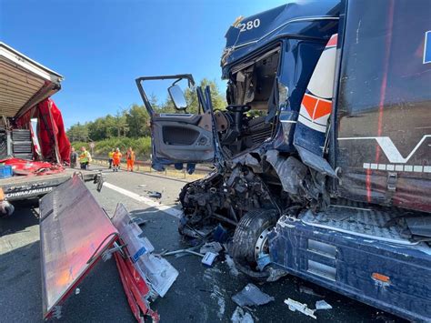 Unfall Auf A9 Autobahn Gesperrt Lkw Fahrer Schwer Verletzt