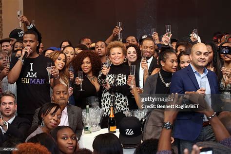 CEO of BET Debra Lee and hosts of 106 & Park pose after 106 & Park ...